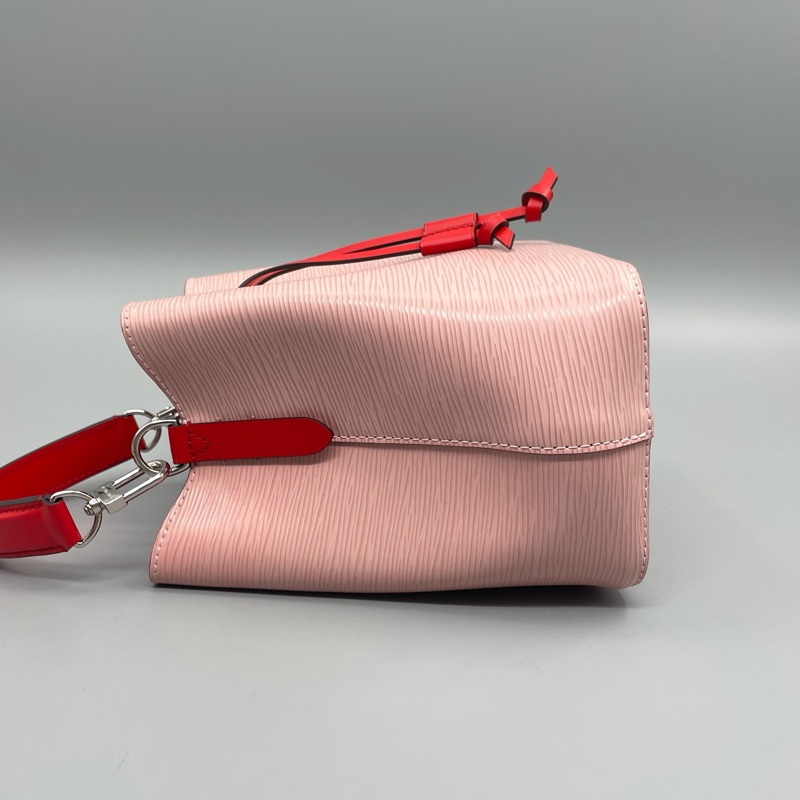 LV路易威登neonoe BB 水波紋粉水桶小號肩背包-3