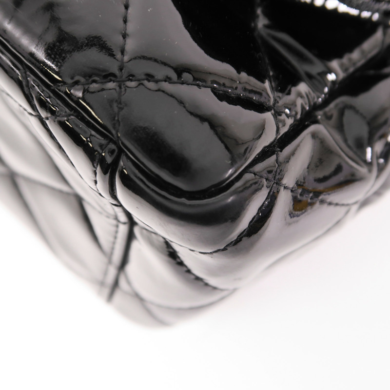 CHANEL 漆皮皮革Maxi Classic銀扣鏈帶肩背袋-10