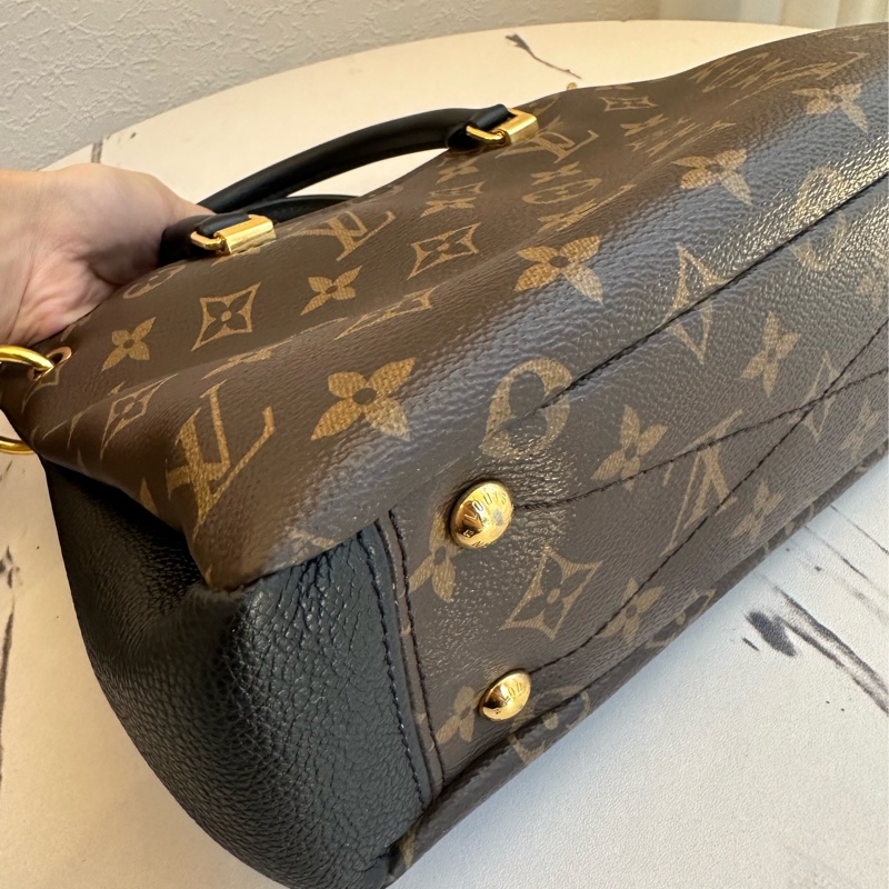 Lv 花紋三層手提兩用包 很方便-16