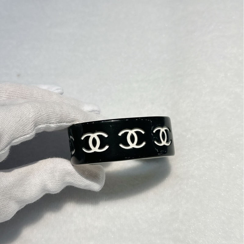 莉亞精品♡ Chanel 黑白底logo手環 二手美品-2