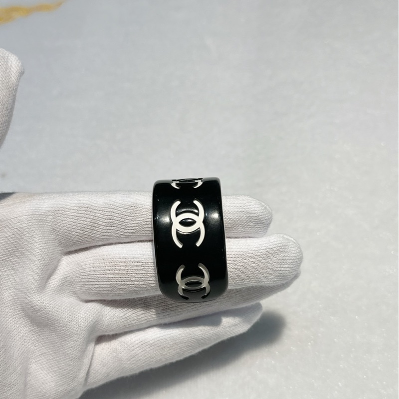 莉亞精品♡ Chanel 黑白底logo手環 二手美品-4