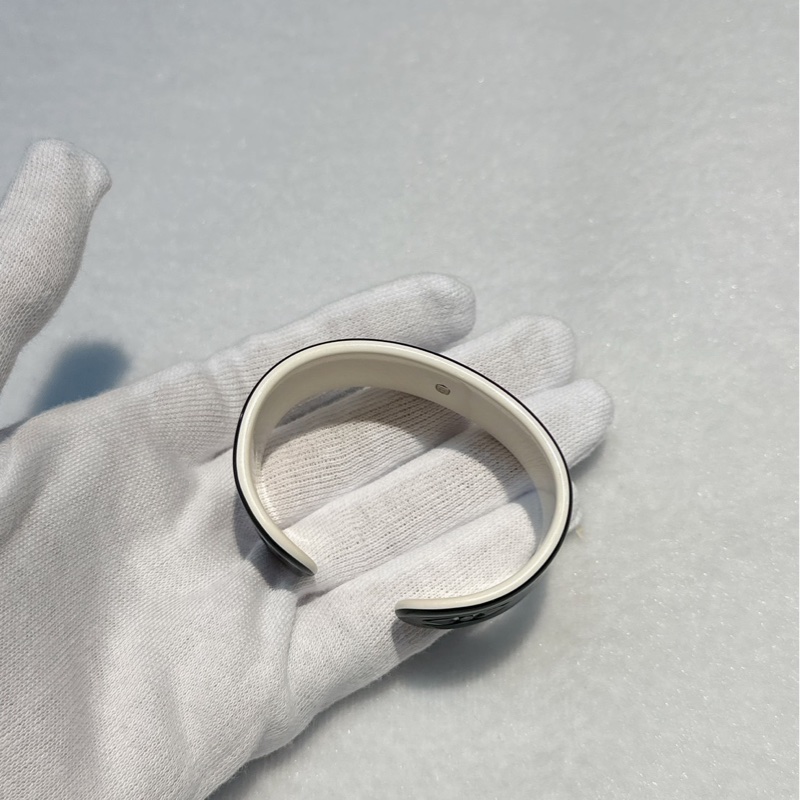 莉亞精品♡ Chanel 黑白底logo手環 二手美品-5