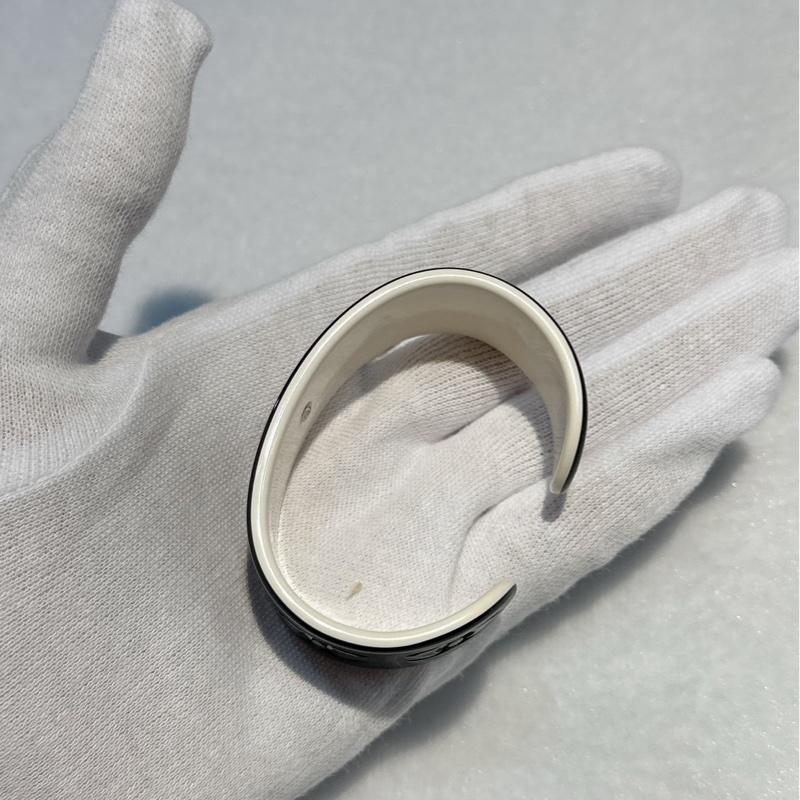 莉亞精品♡ Chanel 黑白底logo手環 二手美品-6