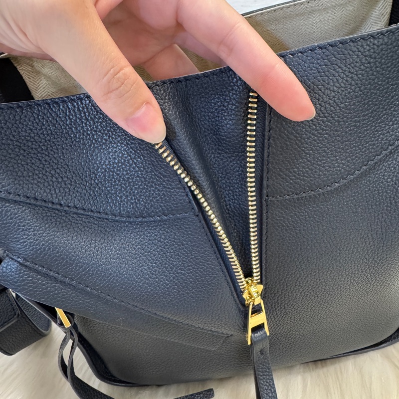 Loewe Small-Hammock 深藍牛皮小號吊床包 近全新-9