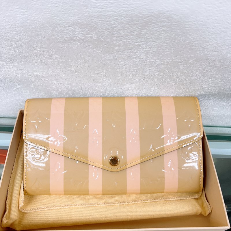 Lv sarah 漆皮米色條紋長夾-0