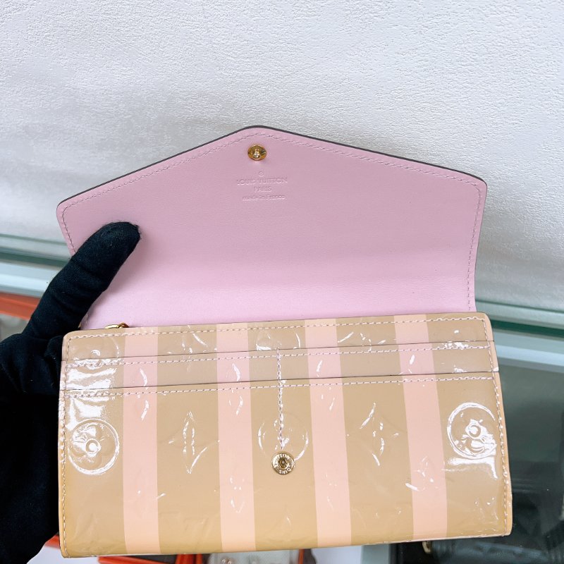 Lv sarah 漆皮米色條紋長夾-8