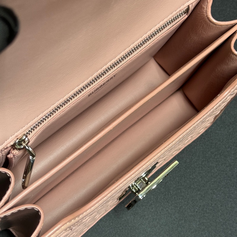 （超新～ Jisoo同款） Burberry 巴寶莉 粉色羔羊皮 專櫃85000-21