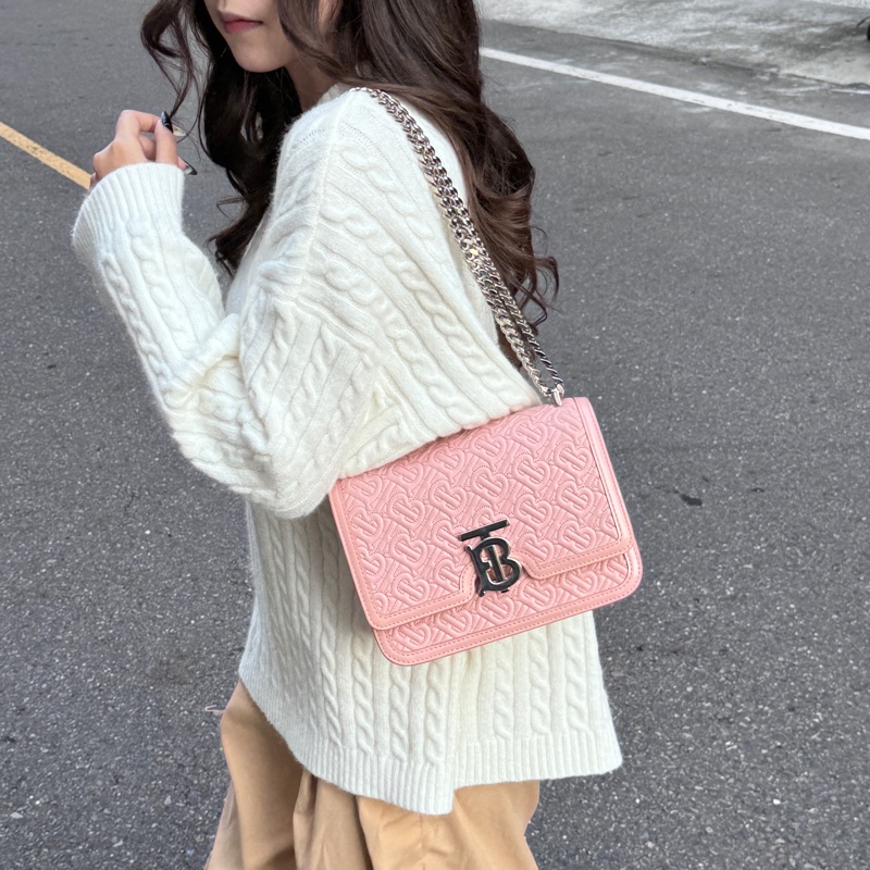 （超新～ Jisoo同款） Burberry 巴寶莉 粉色羔羊皮 專櫃85000-26