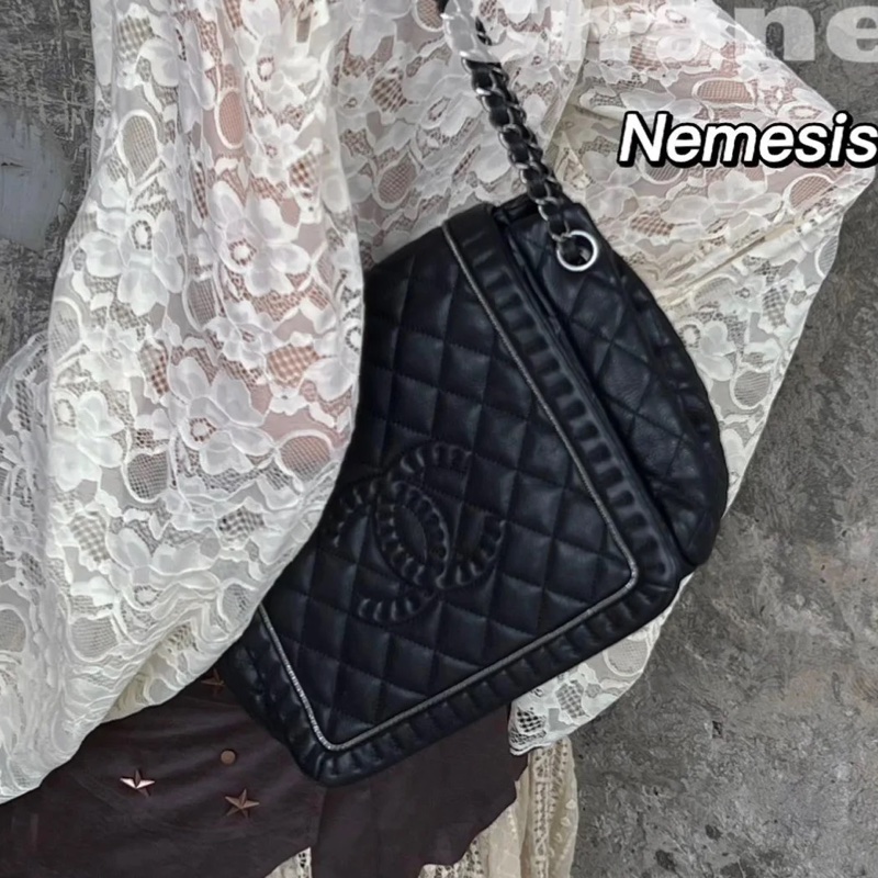 絕版限量出售✅Chanel黑銀菱格麻花編織大雙C牛皮翻蓋腋下機場包-1