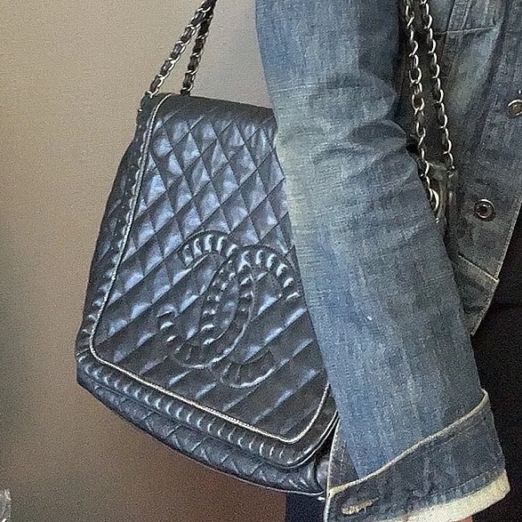 絕版限量出售✅Chanel黑銀菱格麻花編織大雙C牛皮翻蓋腋下機場包-2