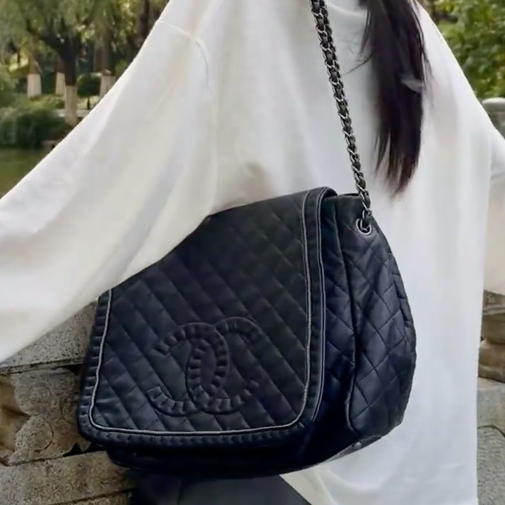 絕版限量出售✅Chanel黑銀菱格麻花編織大雙C牛皮翻蓋腋下機場包-4