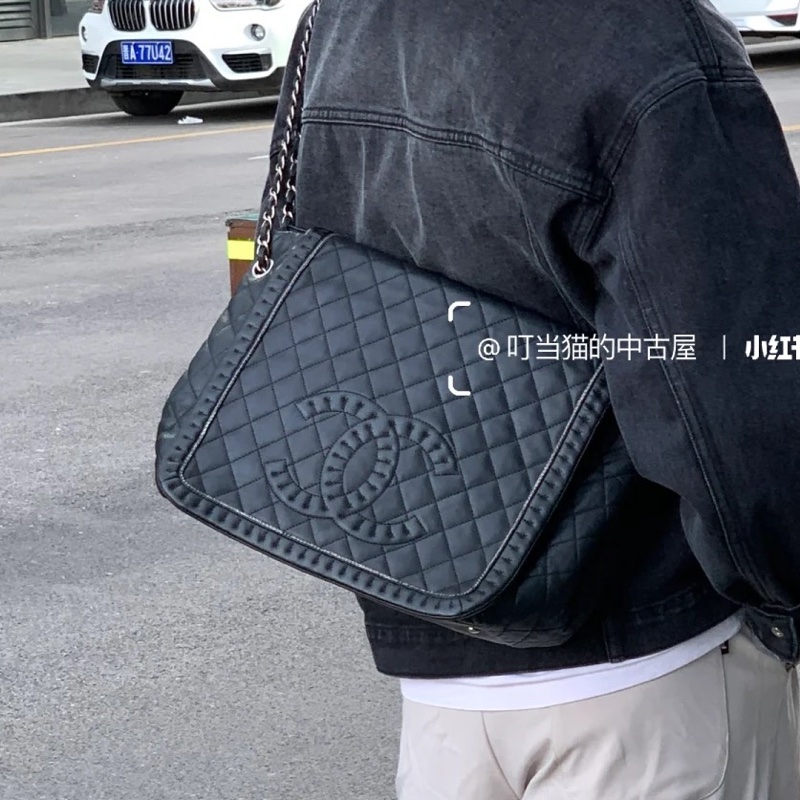 絕版限量出售✅Chanel黑銀菱格麻花編織大雙C牛皮翻蓋腋下機場包-7