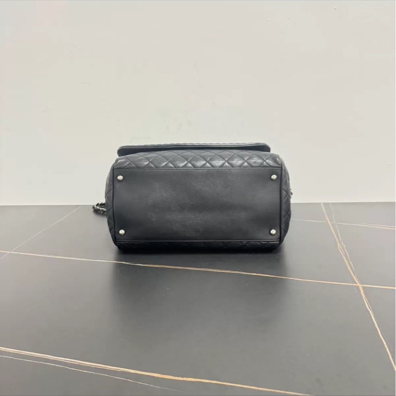 絕版限量出售✅Chanel黑銀菱格麻花編織大雙C牛皮翻蓋腋下機場包-11