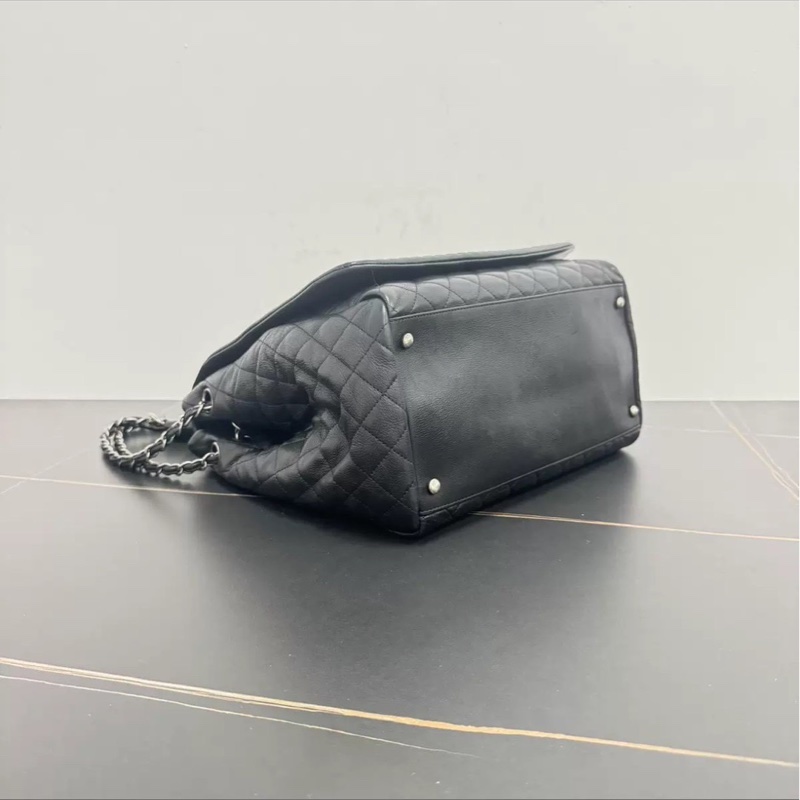 絕版限量出售✅Chanel黑銀菱格麻花編織大雙C牛皮翻蓋腋下機場包-14