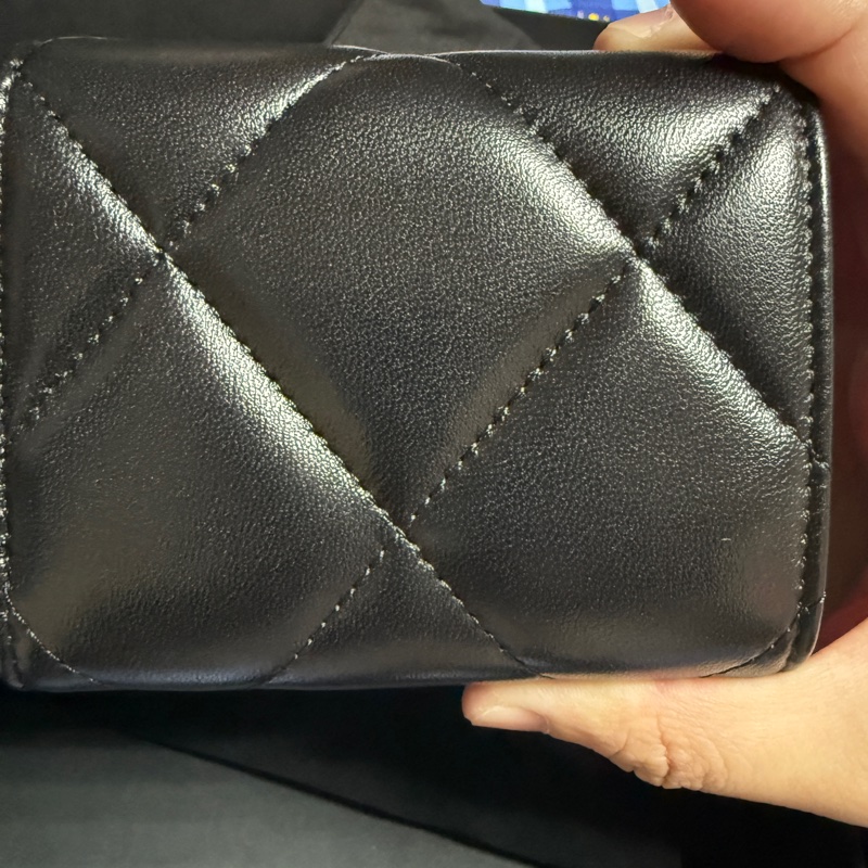 Chanel 24c 19系列三折短夾-1