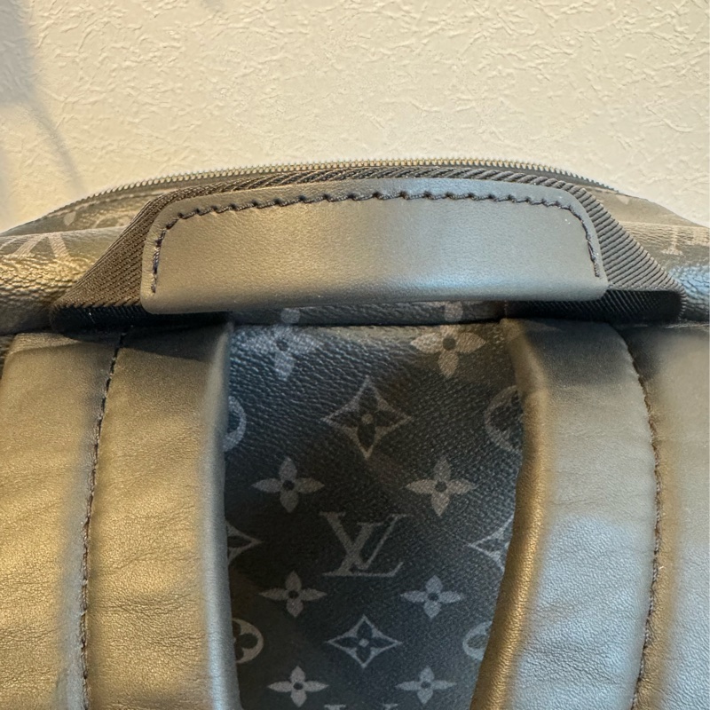 LV M43186黑花紋前口袋男後背包-7