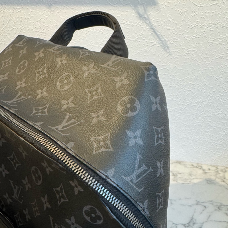 LV M43186黑花紋前口袋男後背包-29