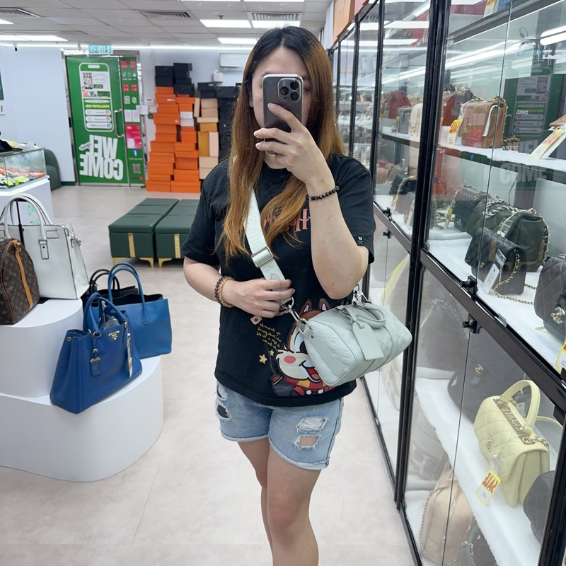 LV 灰綠色真皮壓紋 KeepAll 25 手提斜肩包 晶片款-1