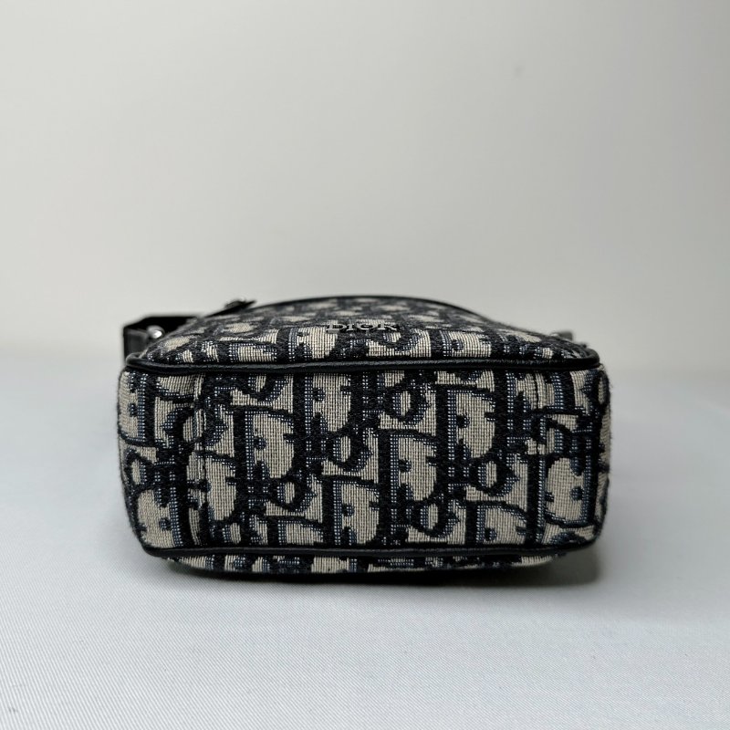 DIOR Oblique刺繡相機包-9