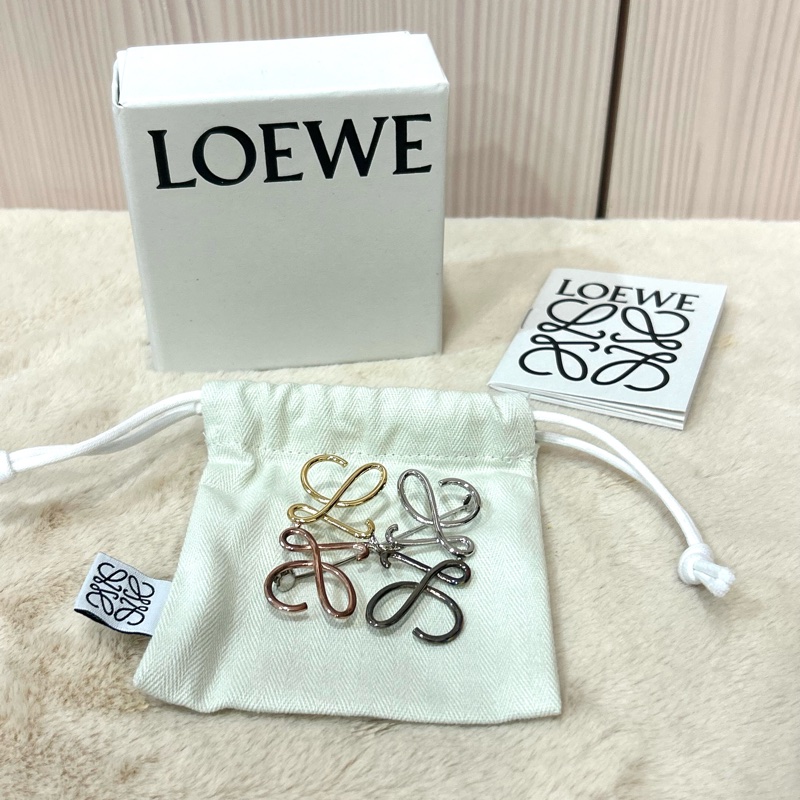 全新大全配 Loewe anagram  四色胸針-4