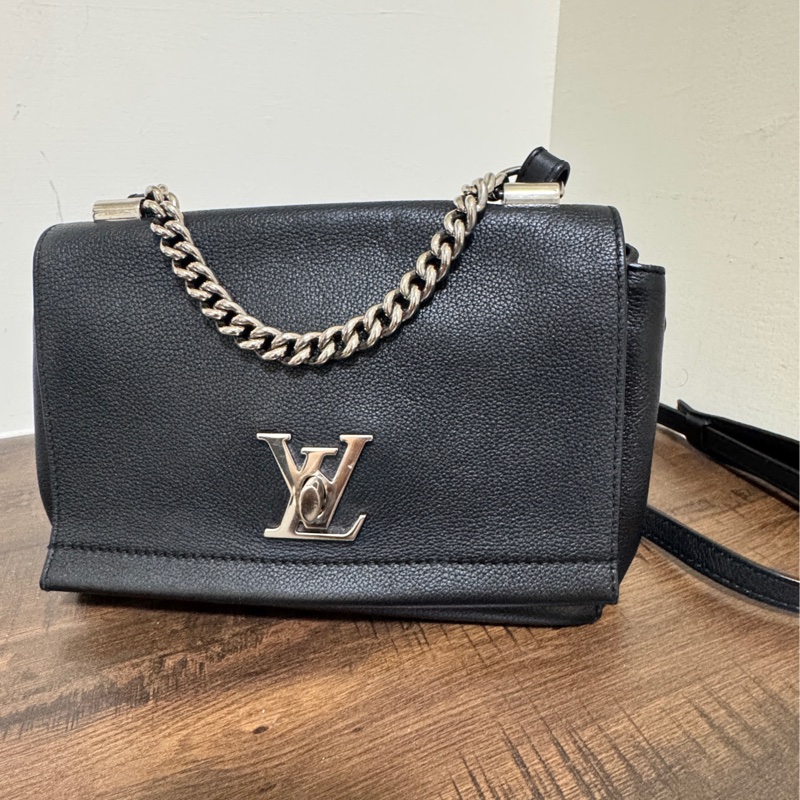 LV Lookme 黑色小牛皮錬條包-12