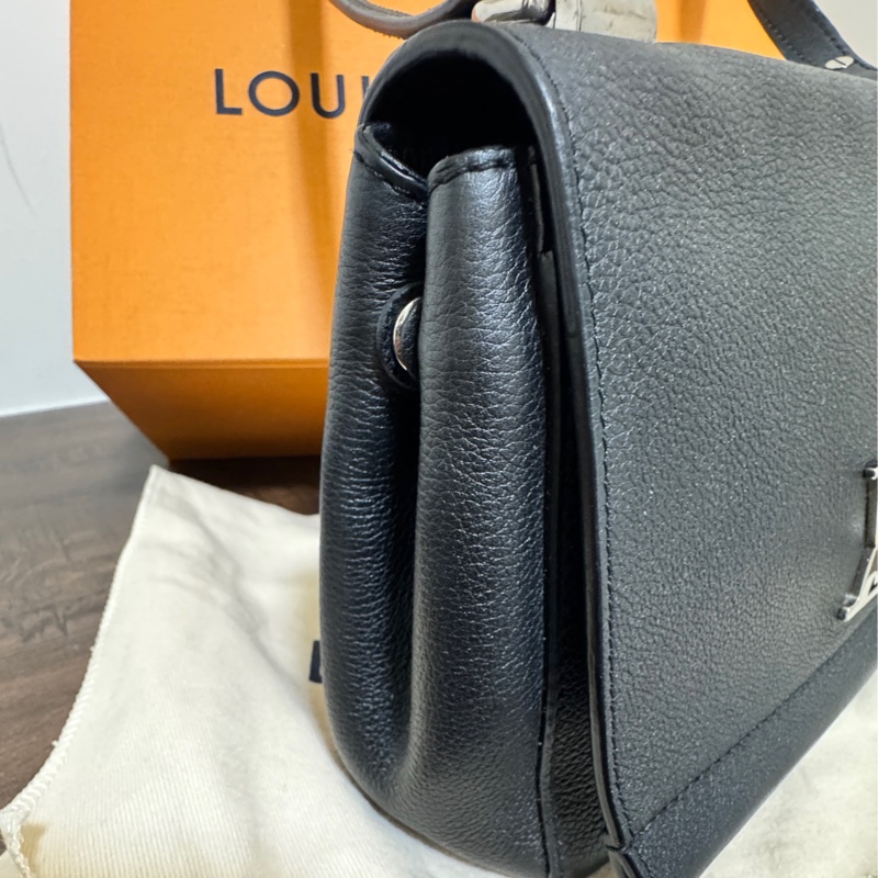 LV Lookme 黑色小牛皮錬條包-18