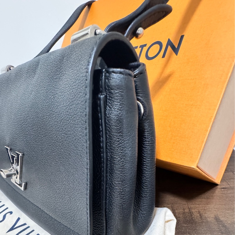 LV Lookme 黑色小牛皮錬條包-20