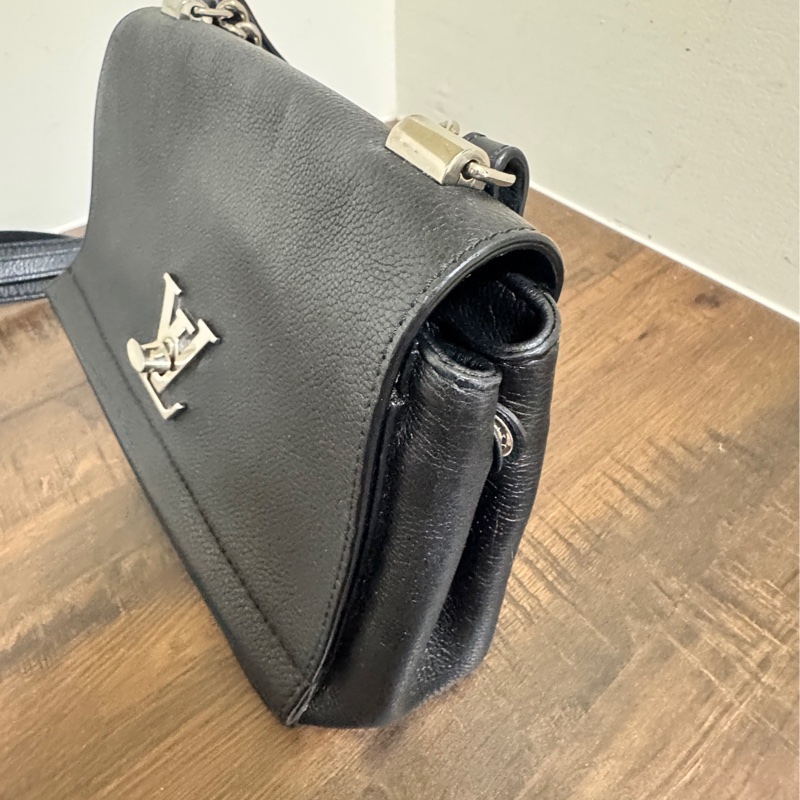 LV Lookme 黑色小牛皮錬條包-21