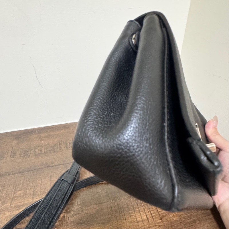 LV Lookme 黑色小牛皮錬條包-23