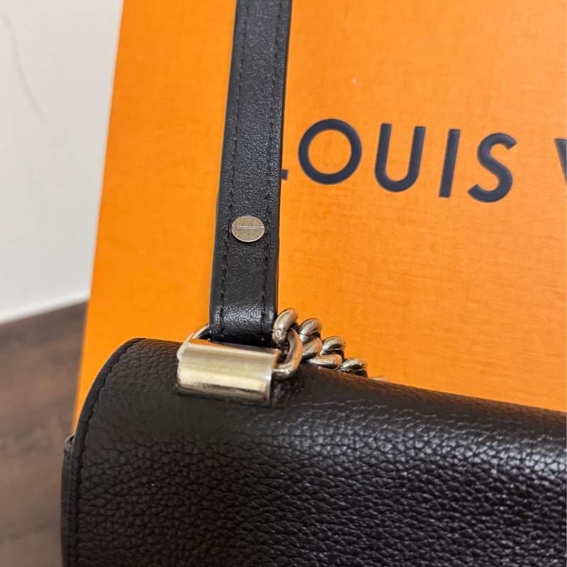 LV Lookme 黑色小牛皮錬條包-27