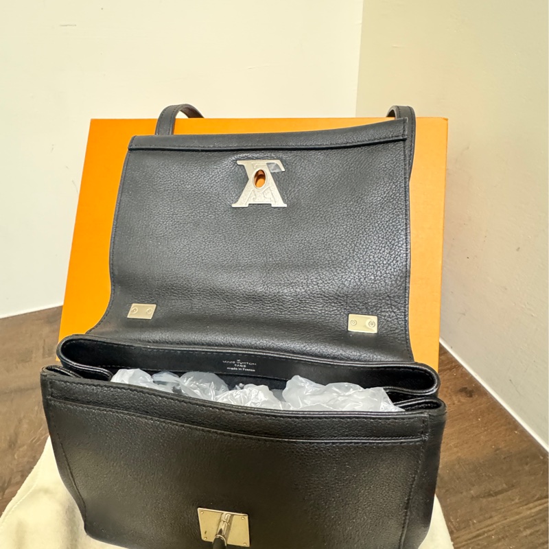 LV Lookme 黑色小牛皮錬條包-29