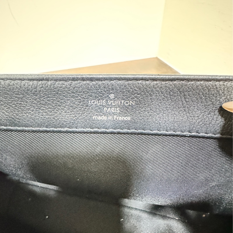 LV Lookme 黑色小牛皮錬條包-34