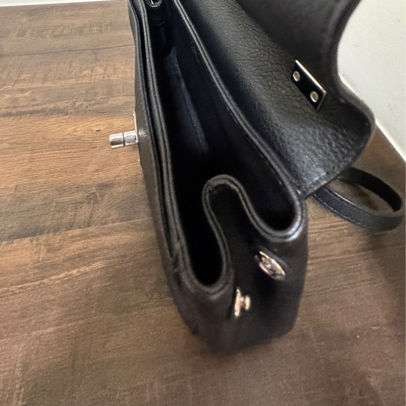 LV Lookme 黑色小牛皮錬條包-35