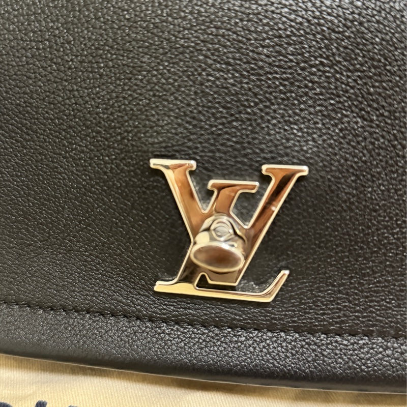 LV Lookme 黑色小牛皮錬條包-38