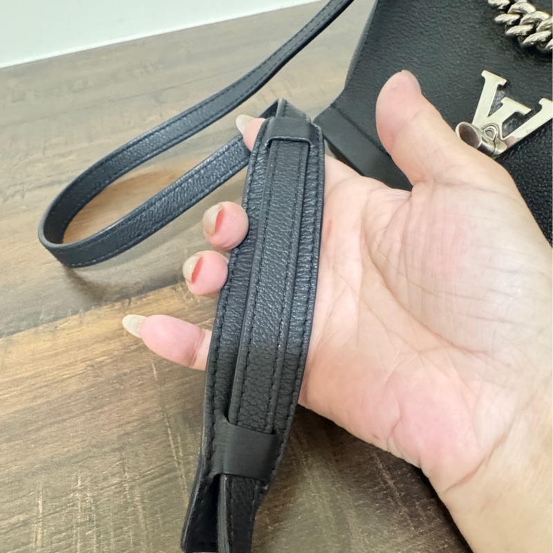 LV Lookme 黑色小牛皮錬條包-42