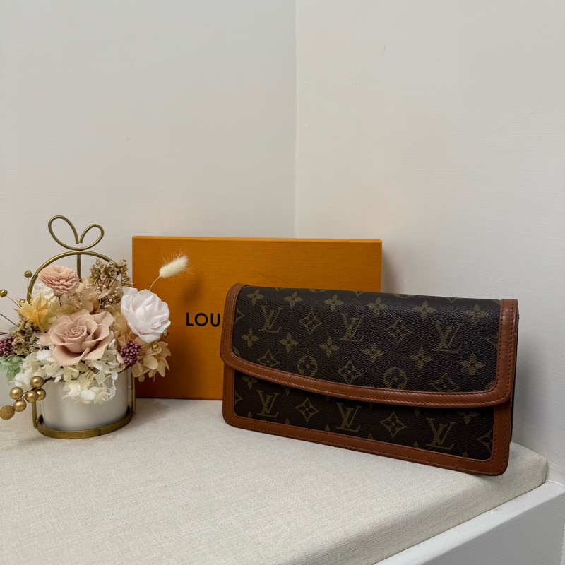 Louis Vuitton 經典老花紅皮手拿包-1