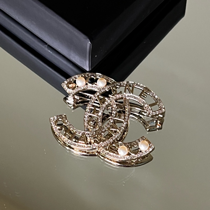 CHANEL 雙C 水鑽 LOGO 別針 / 胸針(Brooch)-1
