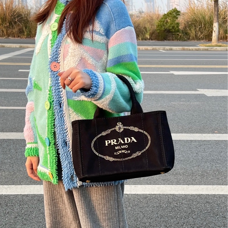 Prada 黑色經典帆布手提包-1