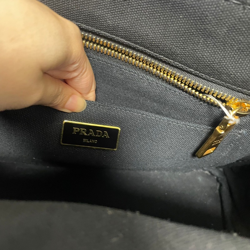 Prada 黑色經典帆布手提包-14