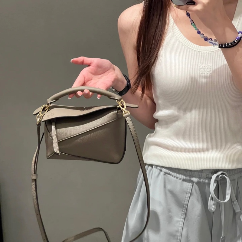 2025 新品 Loewe Puzzle Mini 灰褐色 粒面小牛皮-2