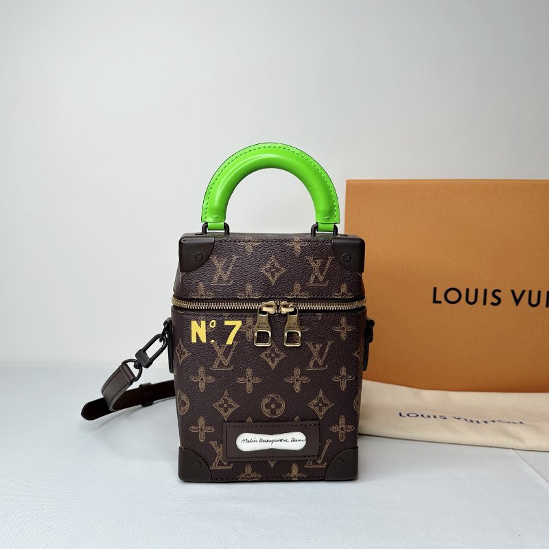 LV Vertical Box Trunk盒子包-0