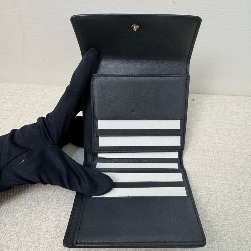 Louis Vuitton 漆皮黑灰壓紋短夾-3