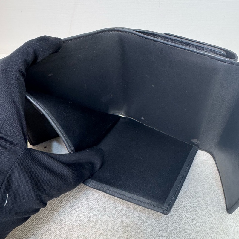 Louis Vuitton 漆皮黑灰壓紋短夾-5