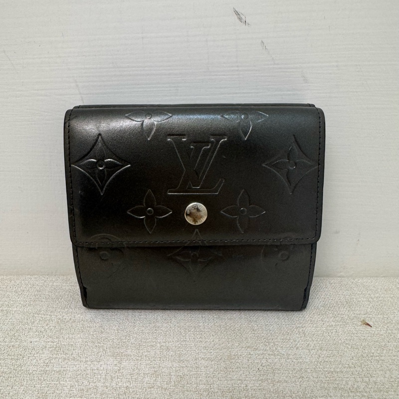 Louis Vuitton 漆皮黑灰壓紋短夾-6