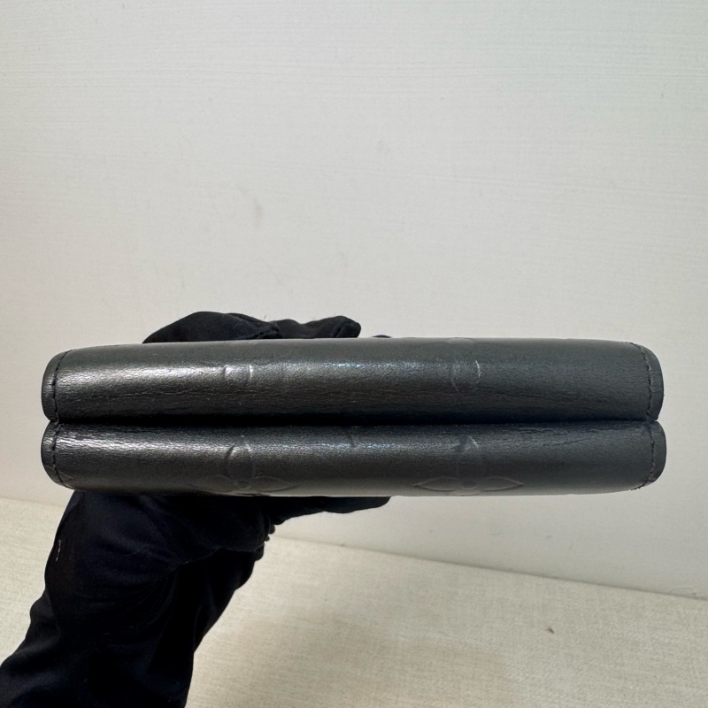 Louis Vuitton 漆皮黑灰壓紋短夾-11