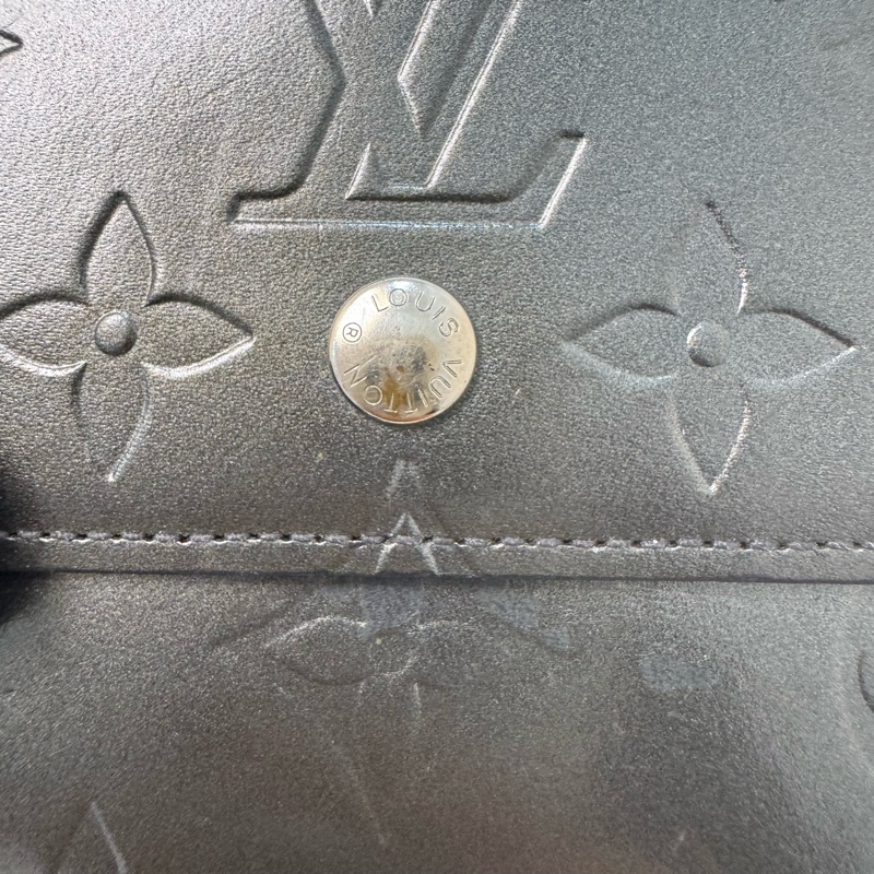 Louis Vuitton 漆皮黑灰壓紋短夾-14