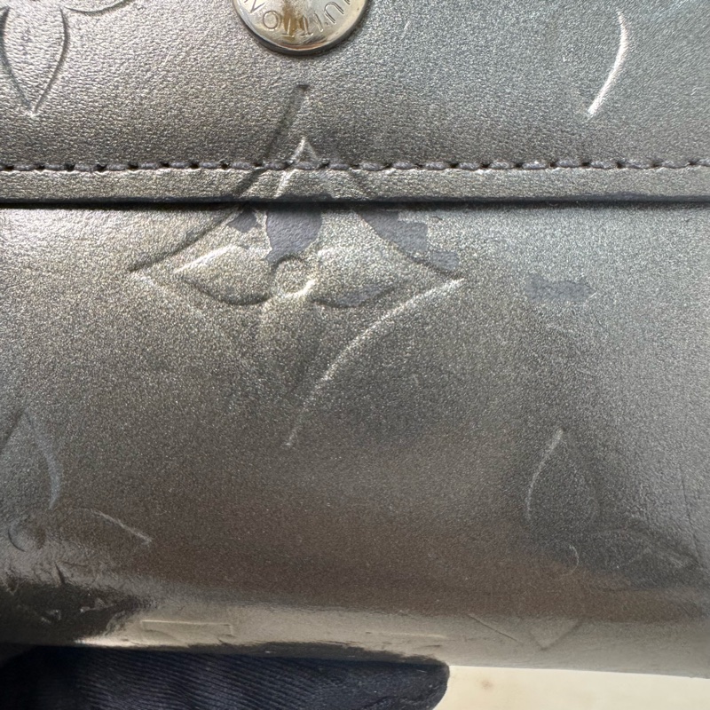 Louis Vuitton 漆皮黑灰壓紋短夾-15