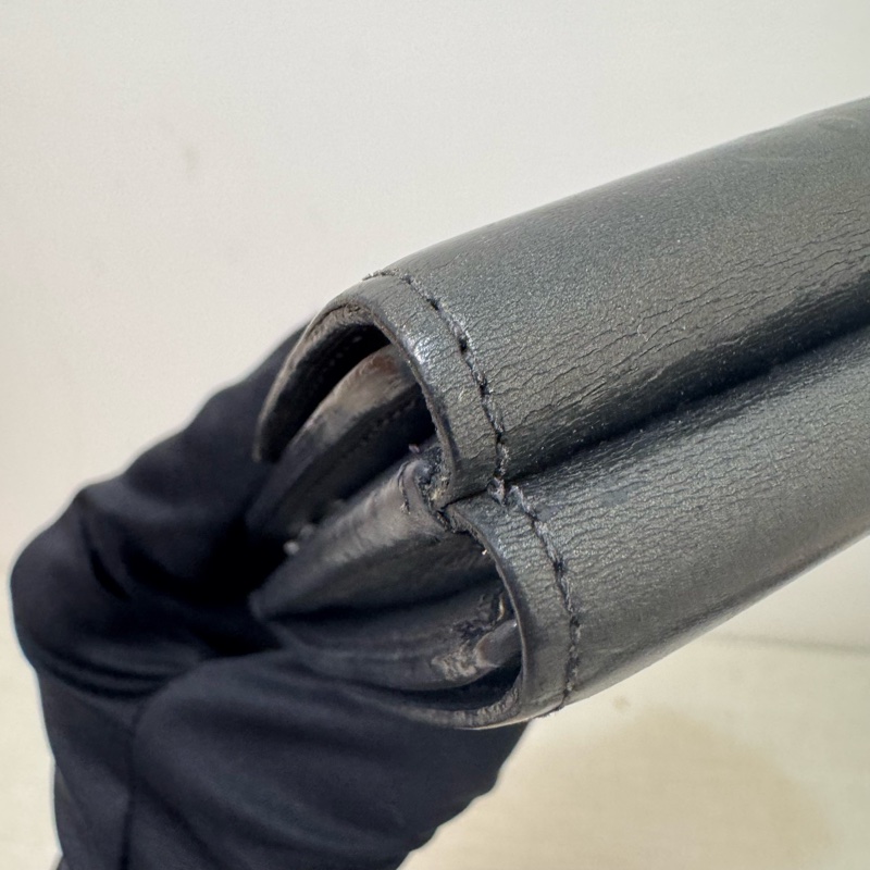 Louis Vuitton 漆皮黑灰壓紋短夾-18