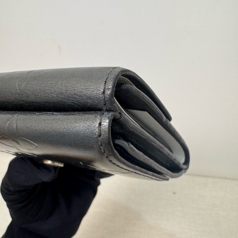 Louis Vuitton 漆皮黑灰壓紋短夾-19