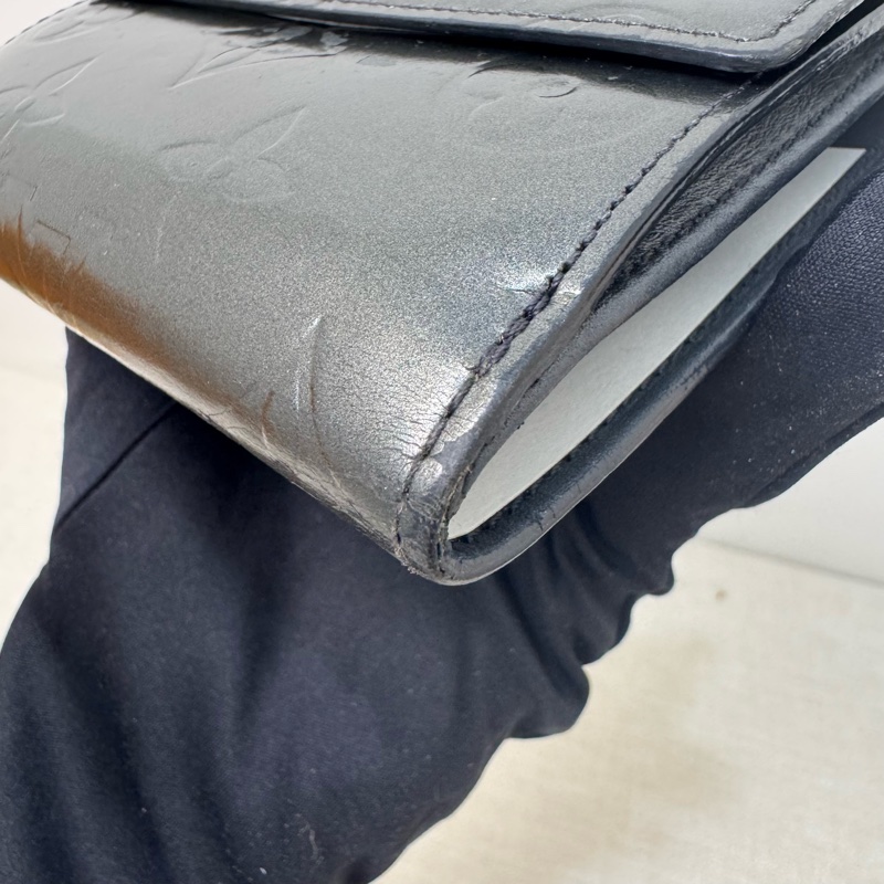 Louis Vuitton 漆皮黑灰壓紋短夾-21